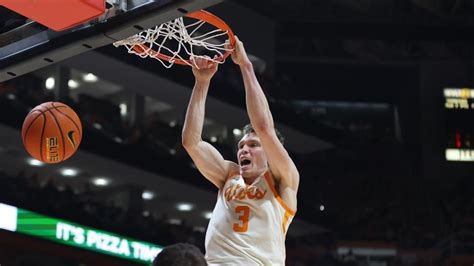 Tennessee vs. Creighton odds, score prediction: 2024 NCAA .